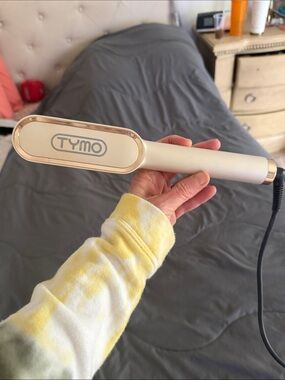 Cream and Gold Heated Hair Straightening Brush